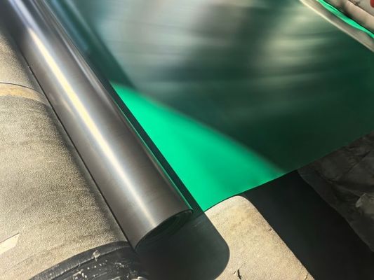 ژئوممبران صاف دو رنگ سیاه و سبز HDPE مناسب برای پروژه های ضد آب مختلف