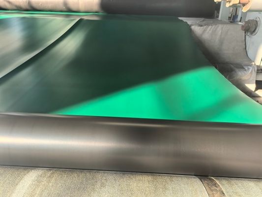 ژئوممبران دو رنگ سیاه و سبز HDPE برای حفاظت از محیط زیست