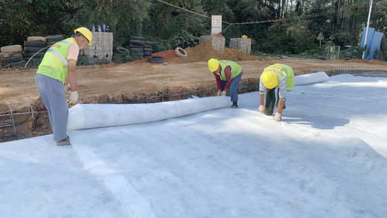 ژئوتکستایل غیر بافته پلی استر با طول بلند با وزن 100-800g / m2 و مقاومت عالی در برابر اسید و قلی برای مهندسی عمران سنگین