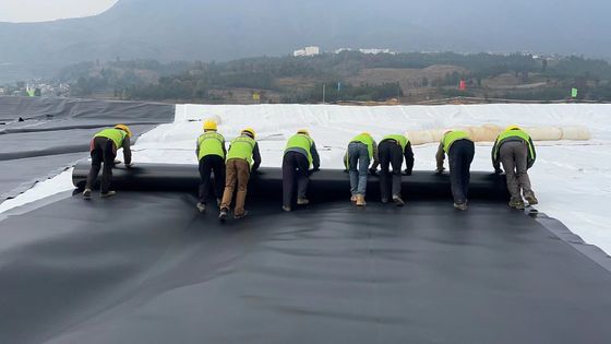 حفاظت از سد و محل دفن زباله ها HDPE ژئوممبران صاف با مقاومت شیمیایی عالی