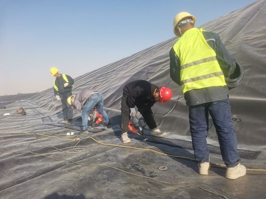 ژئوممبران HDPE با مقاومت شیمیایی عالی برای کنترل موثر نفوذ در کاربردهای مهندسی محیط زیست