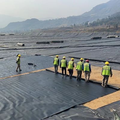ژئوممبران صاف HDPE با مقاومت شیمیایی عالی برای ضد نفوذ در دفن زباله و پرورش کشاورزی