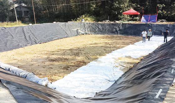 ژئوممبران صاف ضد نفوذ HDPE برای پروژه های کشاورزی پوشش های استخر ماهی عرض 1m-9m طول 30-100m ضخامت> 0.5mm