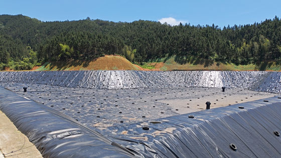 جیوممبران HDPE با مقاومت شیمیایی عالی برای نصب جوش گرم در پروژه های استخر تنظیم درخشش