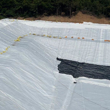 راه حل مدیریت زباله ها HDPE ژئوممبران صاف با مقاومت شیمیایی عالی و مقاومت در برابر دمای بالا