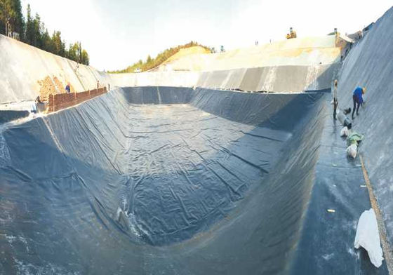 ژئوممبران HDPE ضخیم و پایدار راه حل نهایی پوشش برای پروژه های زیربنایی
