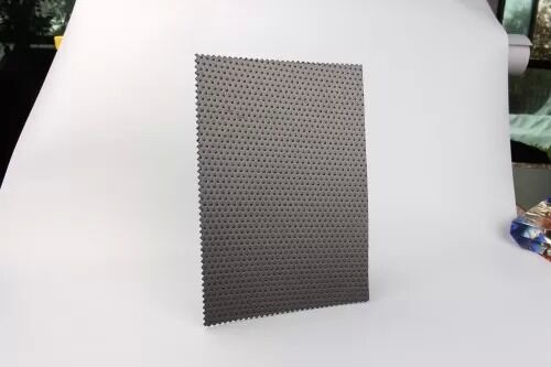 ژئوممبران HDPE با ضریب اصطکاک بالا، پایدار و ضد لغزش با نفوذپذیری فوق‌العاده پایین برای پروژه‌های مهندسی
